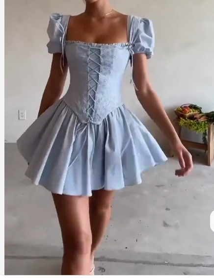 Vestidos de fiesta cortos de satén con escote cuadrado en azul cielo, corte A, ED02389