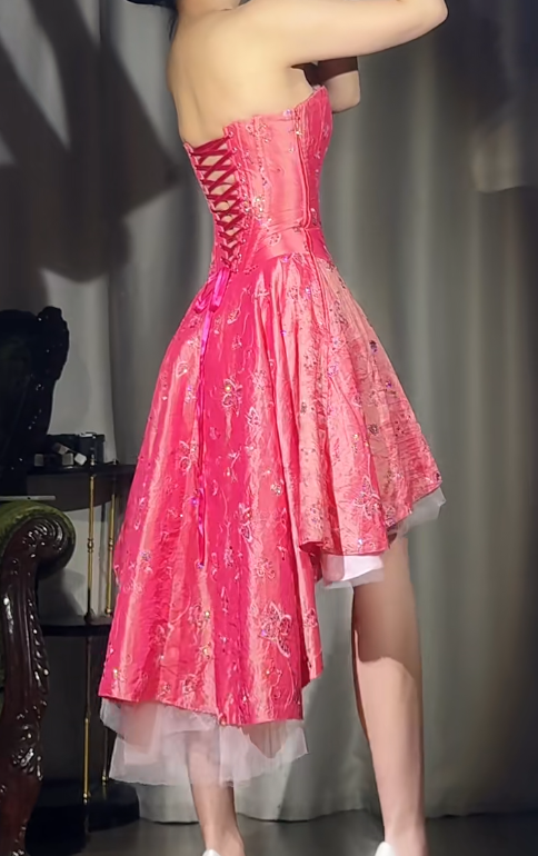 Vestido de fiesta vintage rosa intenso sin tirantes, corte A, de gasa, satén y lentejuelas, corto, de corte alto y bajo, ED02400