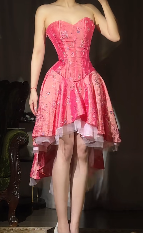 Vestido de fiesta vintage rosa intenso sin tirantes, corte A, de gasa, satén y lentejuelas, corto, de corte alto y bajo, ED02400