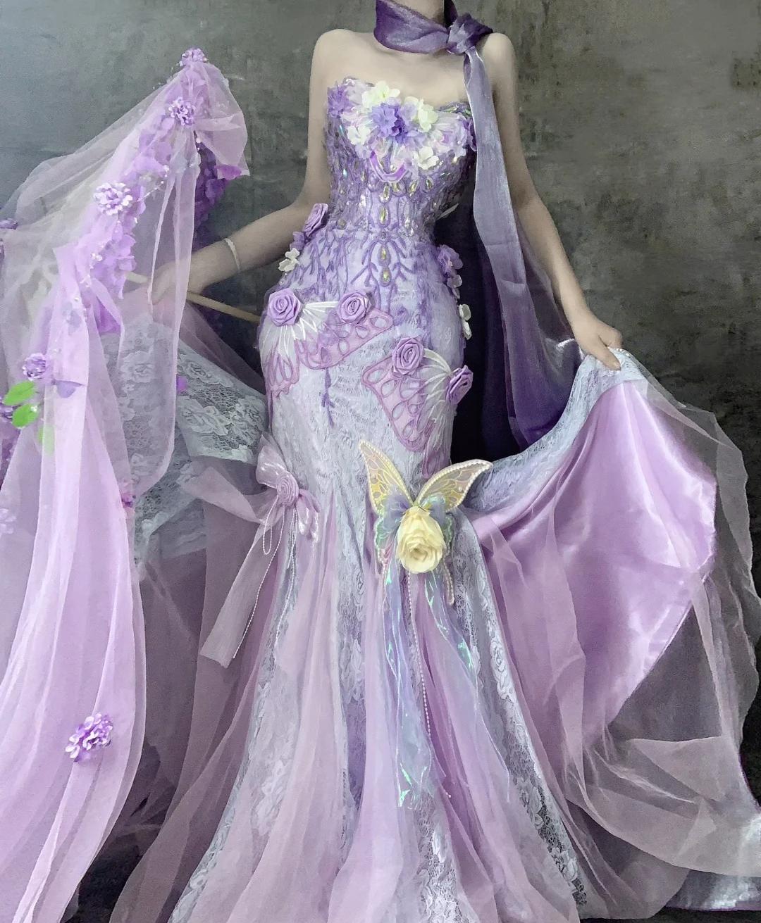 Hermoso vestido de fiesta largo de tul con apliques y corte sirena sin tirantes en morado para quinceañeras ED02501