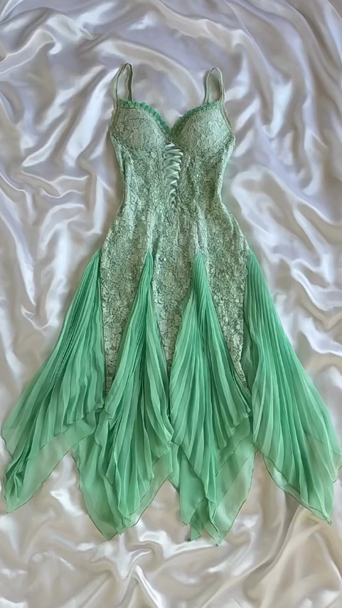 Hermosos vestidos de fiesta cortos de gasa con encaje, corte A y tirantes finos en verde ED02506