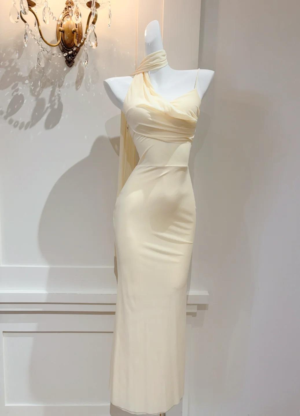 Elegante vestido de fiesta ajustado de gasa con cuello asimétrico en amarillo mantequilla, vestidos de graduación cortos ED02523
