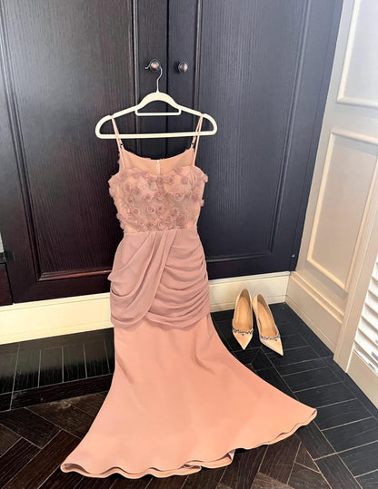Hermosos vestidos de fiesta de satén rosa con tirantes finos y apliques de sirena, vestidos de noche sencillos ED02536