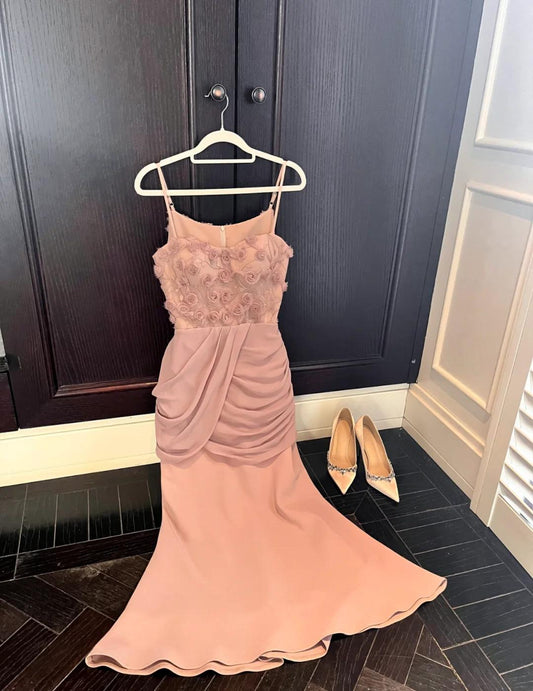 Hermosos vestidos de fiesta de satén rosa con tirantes finos y apliques de sirena, vestidos de noche sencillos ED02536