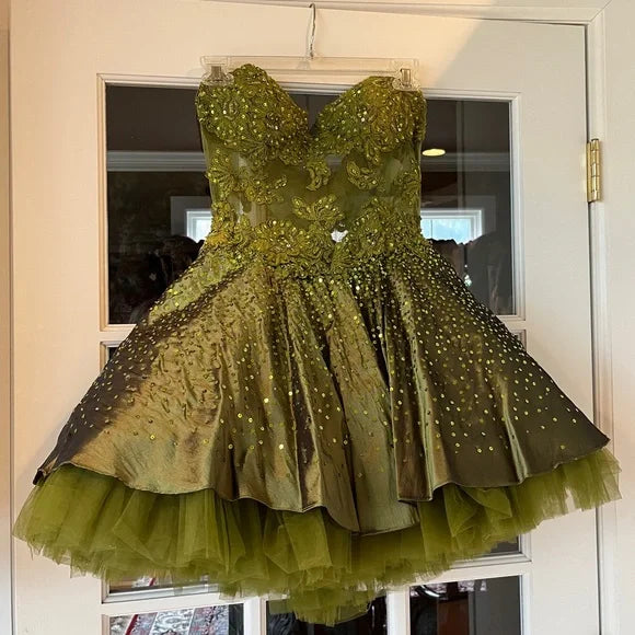 Hermosos vestidos de fiesta cortos de satén y tul con escote corazón en verde oliva oscuro, corte A, para regreso a casa, ED02575