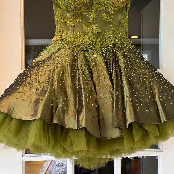 Hermosos vestidos de fiesta cortos de satén y tul con escote corazón en verde oliva oscuro, corte A, para regreso a casa, ED02575
