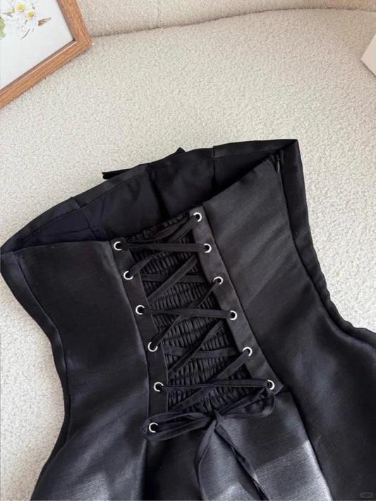 Vestido de fiesta corto de satén negro sin tirantes, corte A, ED02579