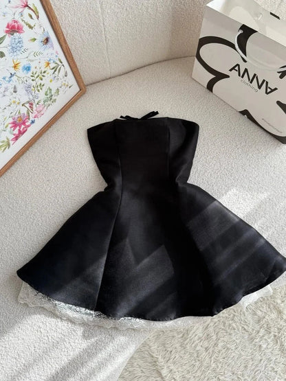 Vestido de fiesta corto de satén negro sin tirantes, corte A, ED02579