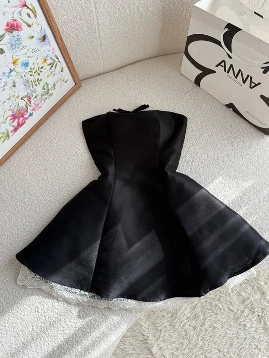 Vestido de fiesta corto de satén negro sin tirantes, corte A, ED02579