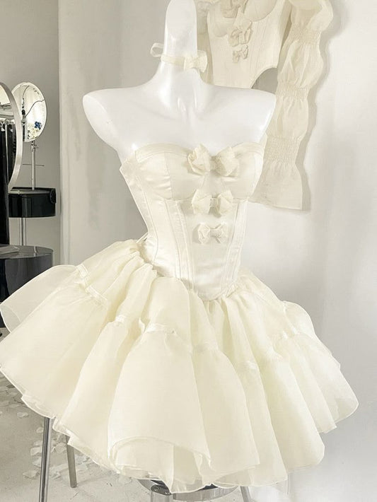 Vestido de fiesta corto de tul con corte A, sin tirantes, color blanco roto, ED02602