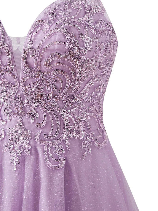 Impresionante vestido de fiesta corto color lila con tirantes finos, corte A y apliques de tul ED02635