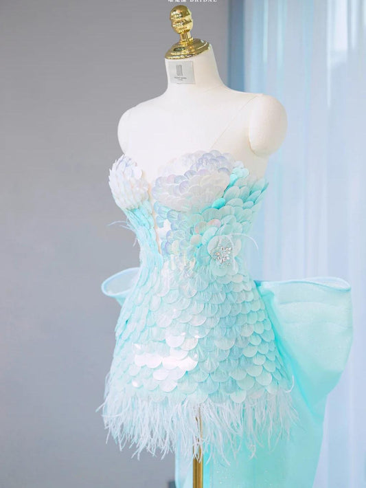 Impresionante vestido de fiesta corto azul hielo sin tirantes, ajustado, con lentejuelas y lazo ED02658