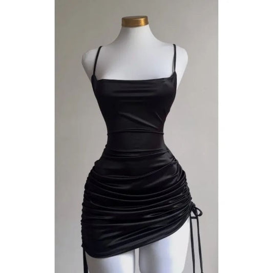 Vestidos de fiesta cortos de satén ajustados con tirantes finos negros y espalda descubierta ED02734