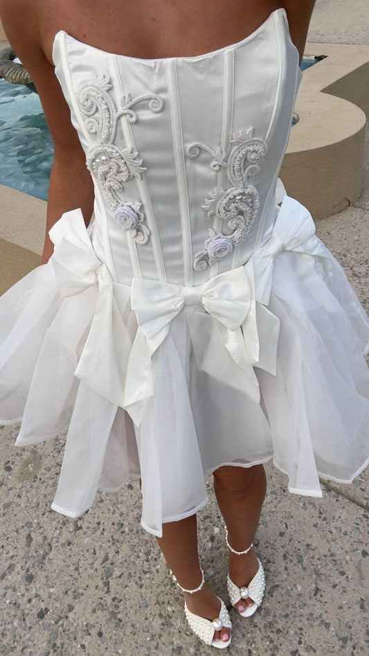 Elegante vestido de fiesta corto blanco sin tirantes, corte A, de tul con cuentas, vestidos de bienvenida ED02745