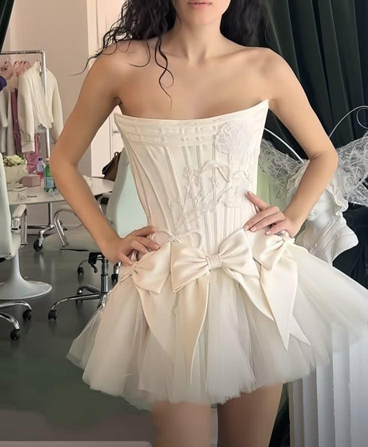 Elegante vestido de fiesta blanco sin tirantes, corte A, de tul satinado, corto, con lazo, ED02778