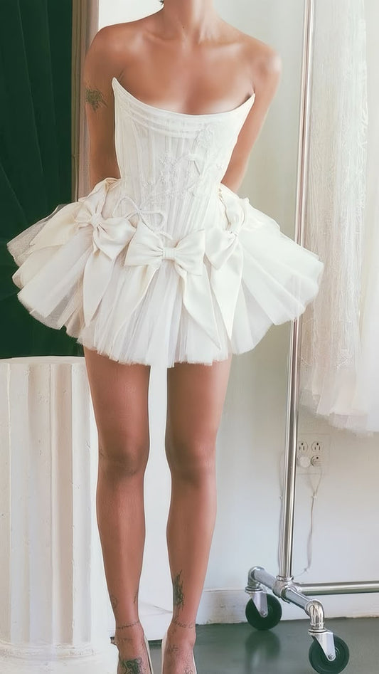 Elegante vestido de fiesta blanco sin tirantes, corte A, de tul satinado, corto, con lazo, ED02778