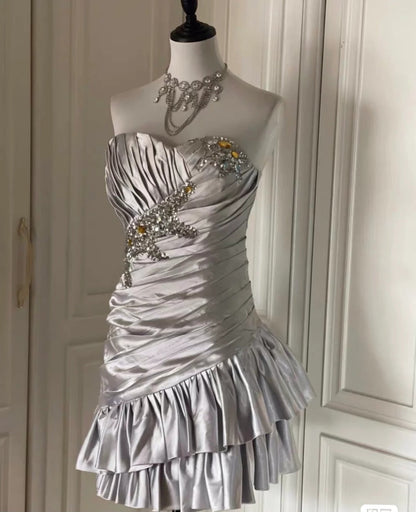 Elegante vestido de fiesta corto de satén con cuentas y sin tirantes, color plateado, para regreso a casa ED02788