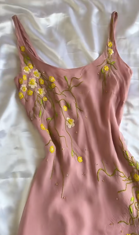 Impresionantes vestidos de fiesta cortos de gasa con cuentas y tirantes finos en color rosa, corte A, con apliques ED02789