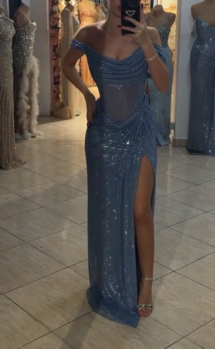 Hermoso vestido de fiesta largo de satén brillante con hombros descubiertos en gris y azul, vestido formal de noche con aberturas ED02848