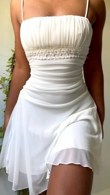 Elegante vestido de fiesta corto de gasa sin mangas con tirantes finos blancos ED02916
