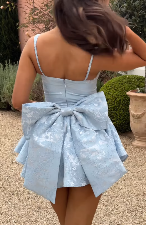 Hermosos vestidos de fiesta cortos de satén jacquard con tirantes finos en azul, corte A, escote corazón, para cumpleaños número 17, ED02948