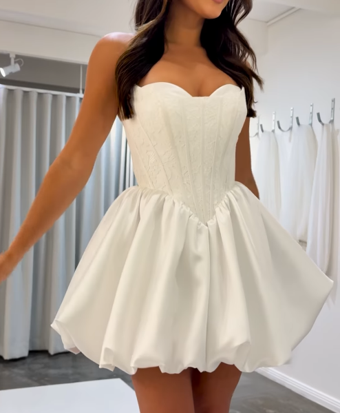 Vestido de fiesta corto de satén blanco sin tirantes, corte A, escote corazón, moda para regreso a casa ED02949