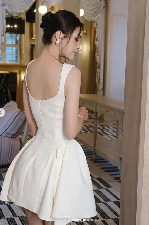 Vestido de fiesta corto de satén blanco con escote cuadrado y corte A para quinceañeras ED03035