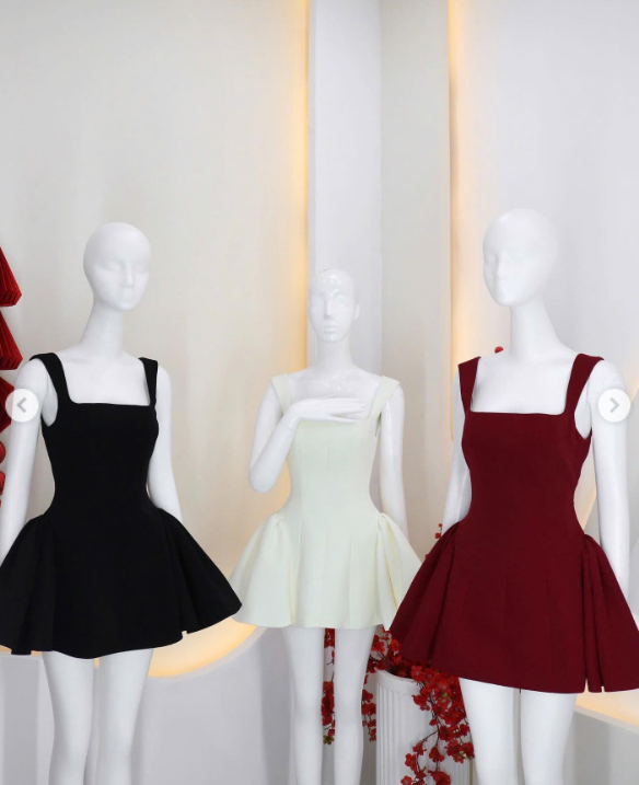 Vestido de fiesta corto de satén blanco con escote cuadrado y corte A para quinceañeras ED03035
