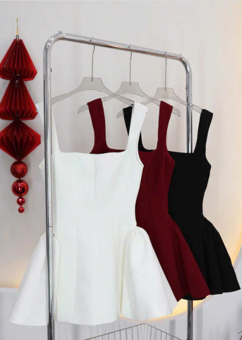 Vestido de fiesta corto de satén blanco con escote cuadrado y corte A para quinceañeras ED03035