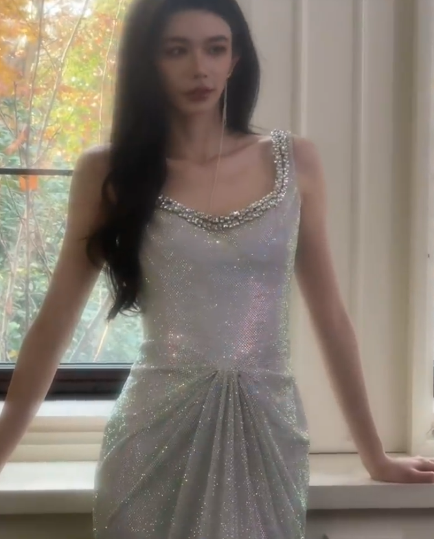 Hermosos vestidos de fiesta largos de satén con escote barco y corte sirena en plata brillante, vestidos de noche formales ED03048