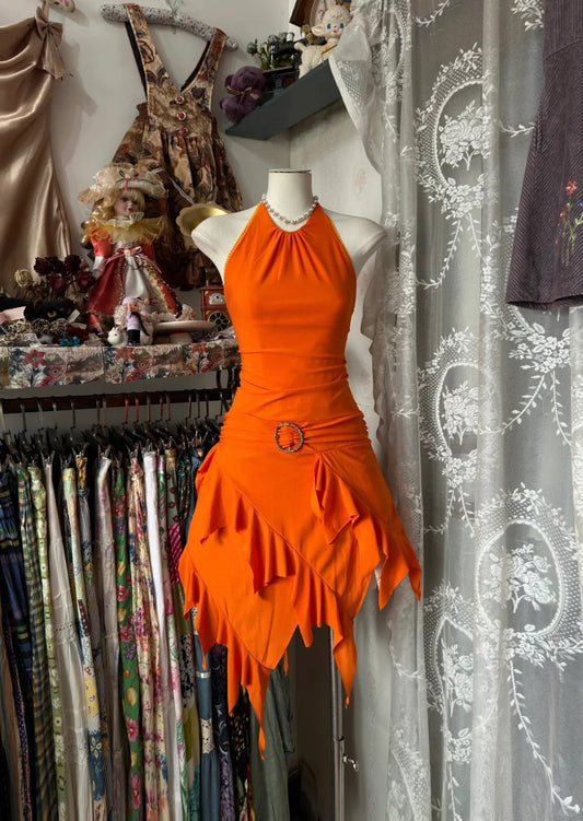 Hermoso vestido de fiesta naranja con escote halter y corte A, ED03206