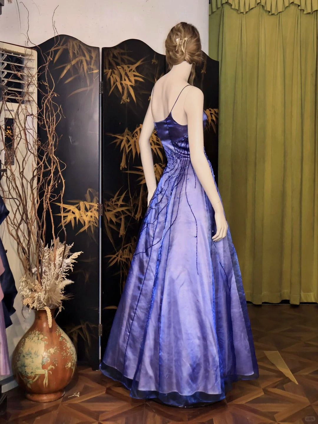 Vestido de fiesta largo de satén morado con tirantes finos y corte en A, estilo vintage, con cuentas, ED03259