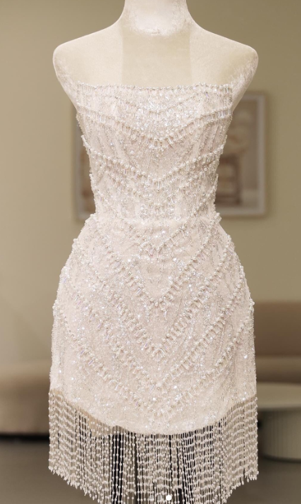Hermoso vestido de fiesta corto blanco con cuentas y corte entallado, vestido de noche sin tirantes ED03302