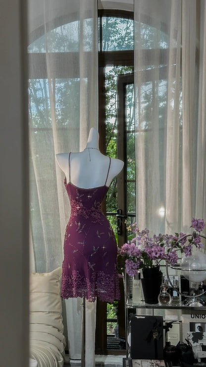 Vestido de fiesta corto vintage de gasa con tirantes finos, color morado uva y cuentas ED03311