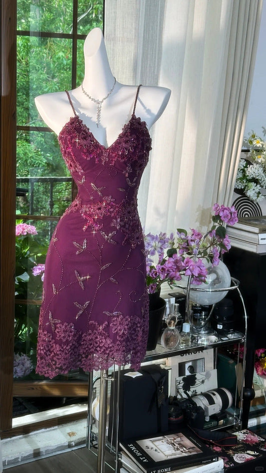 Vestido de fiesta corto vintage de gasa con tirantes finos, color morado uva y cuentas ED03311