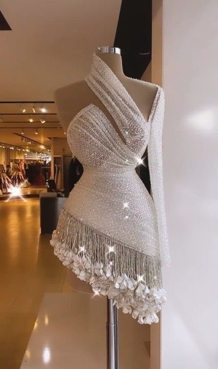 Hermoso vestido de noche corto blanco con escote asimétrico, ajustado, de encaje y cuentas, sexy, con borlas, ED03312
