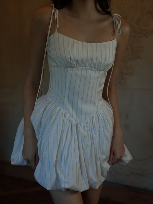 Vestido corto clásico de satén a rayas con tirantes finos, corte A, para cumpleaños, ideal para fiestas al aire libre ED03359