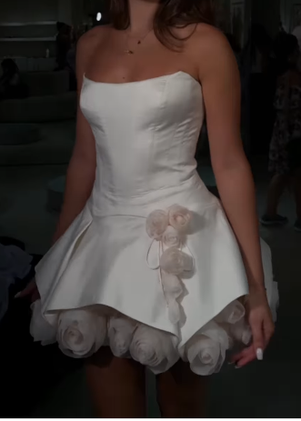Hermoso vestido de fiesta corto de satén blanco, corte A, sin tirantes y con apliques 3D, ED03360