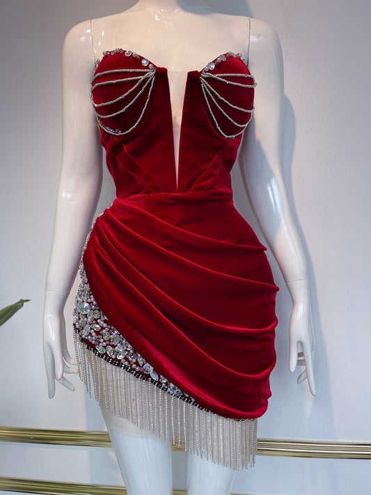 Elegante vestido de fiesta corto de terciopelo burdeos, ajustado, con cuentas y escote corazón, con borlas (ED03363)