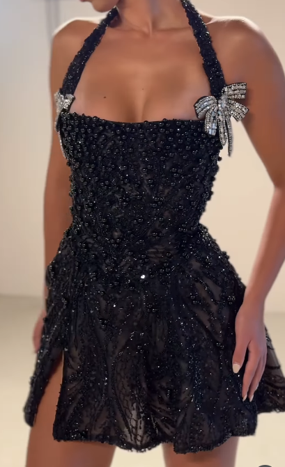 Vestidos de fiesta cortos de tul con cuentas y cuello halter, corte A, para la vuelta al cole en negro ED03378