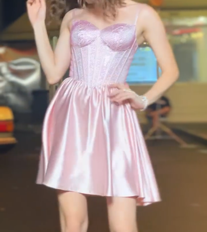 Elegante vestido de fiesta corto de satén rosa con tirantes finos y corte en A, para quinceañeras ED03398