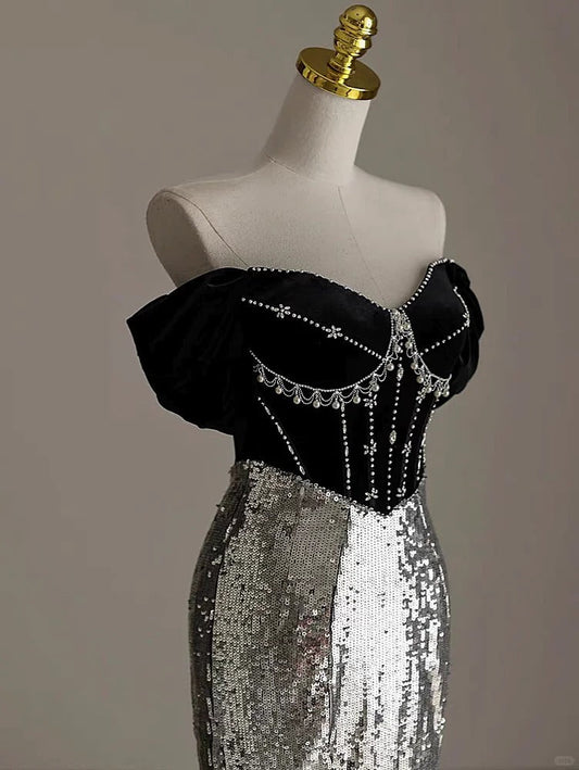 Elegante vestido de noche plateado de corte sirena con hombros descubiertos, elegante vestido de fiesta largo de terciopelo con lentejuelas ED03416