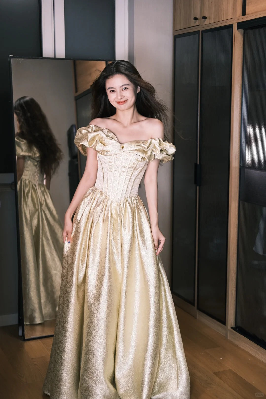 Vestido de fiesta largo clásico de satén con hombros descubiertos, corte A, color champán dorado, para quinceañeras, ED03455