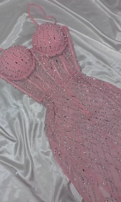 Elegante vestido de fiesta largo ajustado con tirantes finos y cuentas en rosa, vestido de cumpleaños dulce ED03457