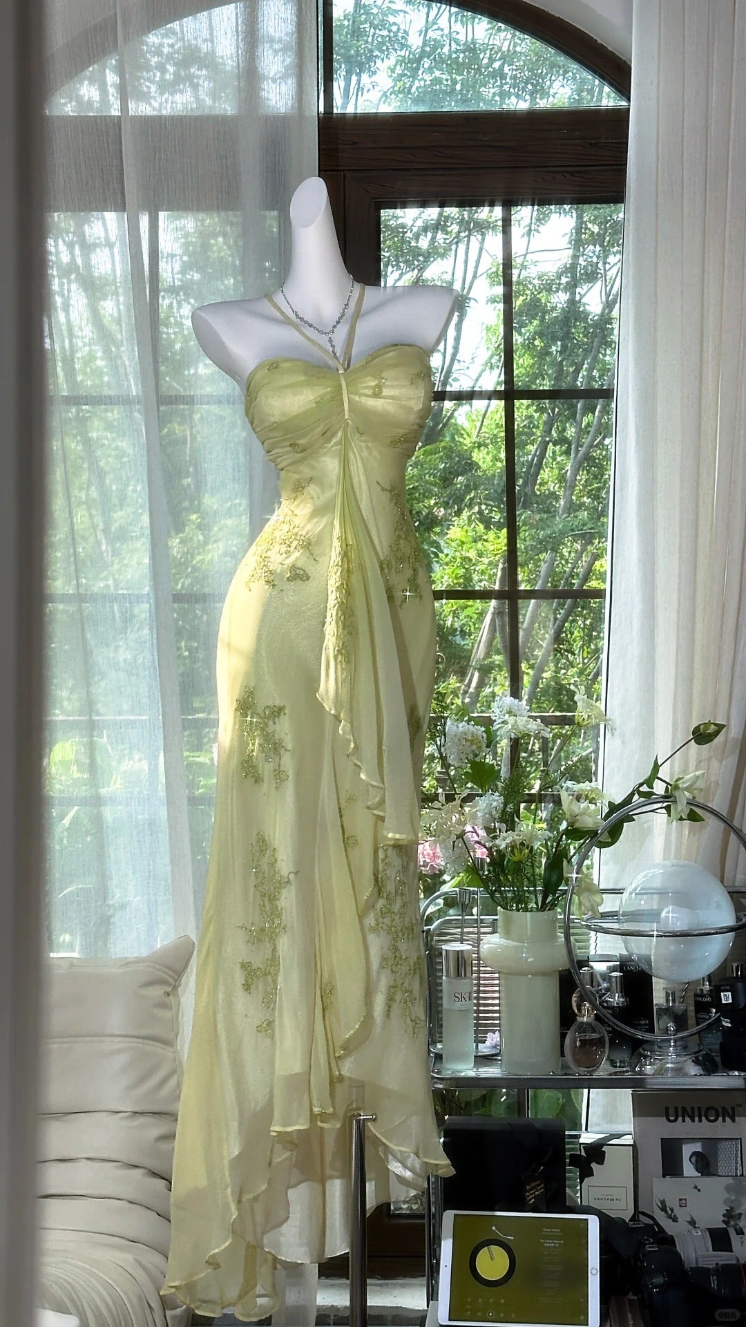 Vestido de noche vintage de gasa con cuello halter y cuentas, color verde claro, ED03464