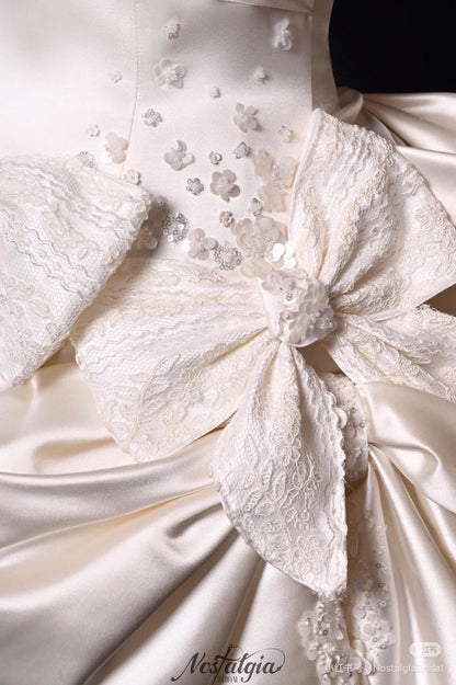 Vestido corto de satén blanco sin tirantes, corte A, con lazo, para fiesta de bienvenida y cumpleaños, ED03478