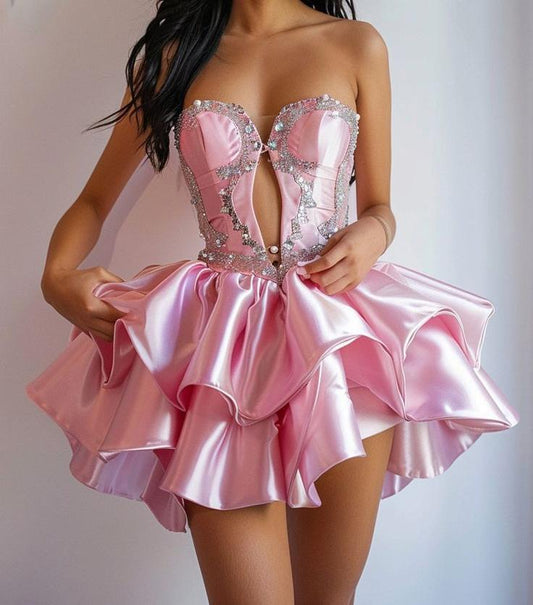 Precioso vestido de fiesta corto de satén con escote corazón y cuentas en color rosa ED03504