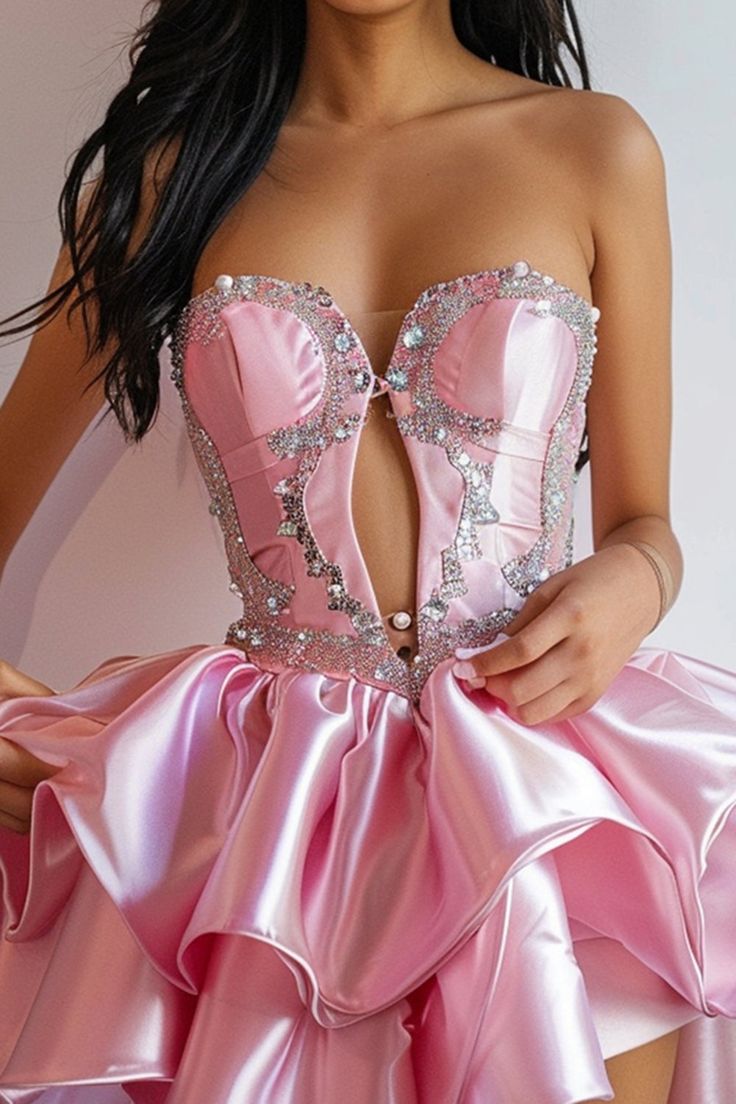 Precioso vestido de fiesta corto de satén con escote corazón y cuentas en color rosa ED03504
