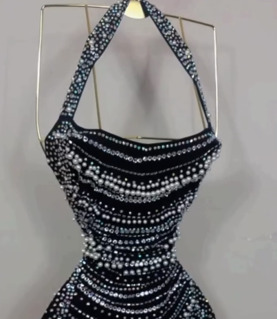Vestido negro ajustado con tirantes finos, corto y cuentas para fiesta de cumpleaños, ED03529
