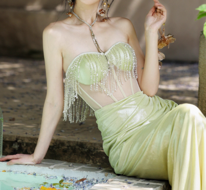 Elegante vestido de fiesta de satén con escote corazón y aberturas en amarillo carambola ED03547